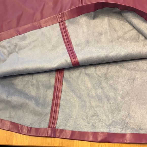 NWT! Vince Camino Women's Maroon Faux Leather Skirt Size Large - Picture 2 of 9